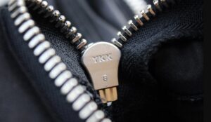 Vật liệu cao cấp như khóa YKK, chốt Duraflex trong phát triển sản phẩm balo ODM